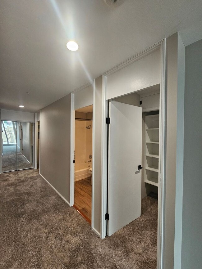 Building Photo - One Bedroom Midtown Condo