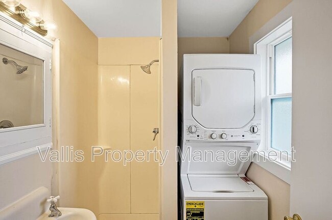 Building Photo - 351 19th St SE