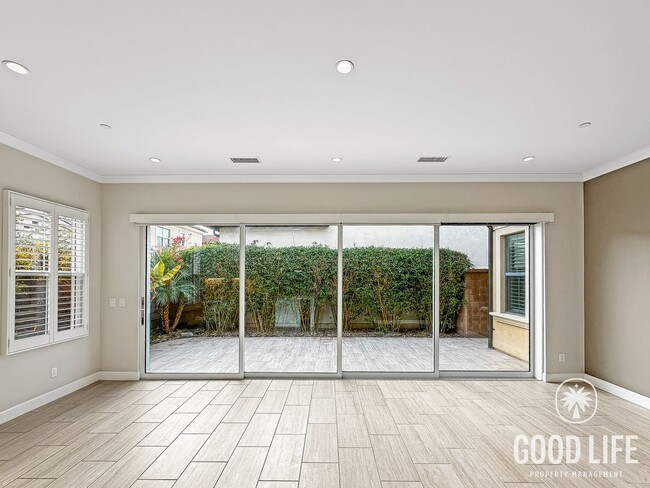 Building Photo - Stunning 3Bd/3.5Ba Home in Irvine w/Large Patio, Modern Design and 2 Master Suites!