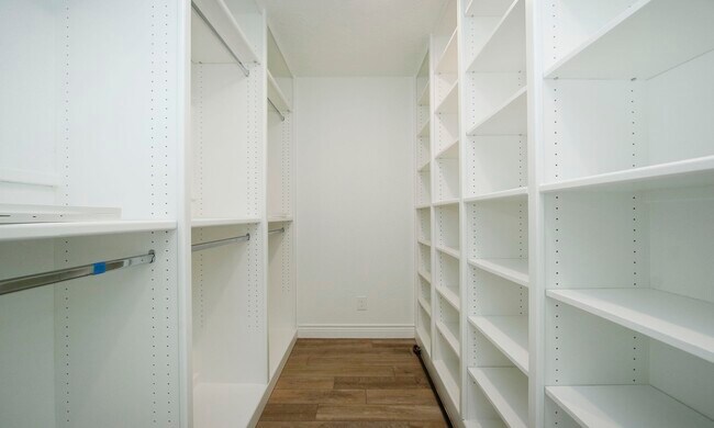 Building Photo - 14535 Diamondhead N
