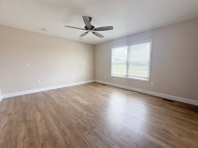 Building Photo - Bright & Spacious 3BR/2BA Home with 2-Car Garage Near I-40 in Crossville