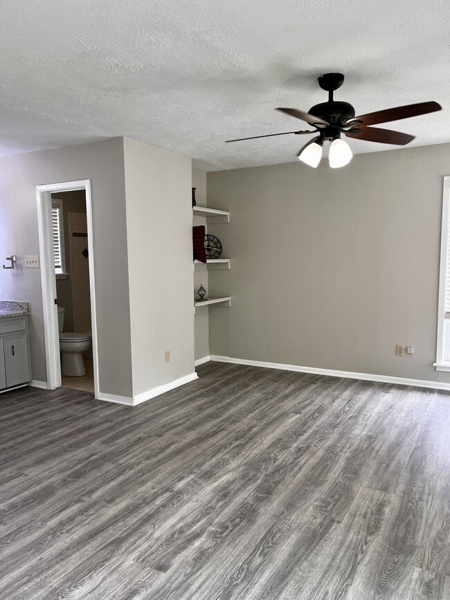 Building Photo - 1010 Holt St