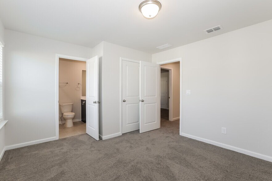 Building Photo - 1605 Villageside Ct