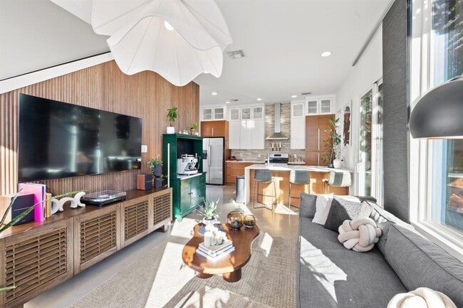 Building Photo - 1904 E 17th St