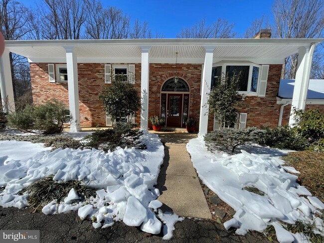 Building Photo - 5300 Summit Dr