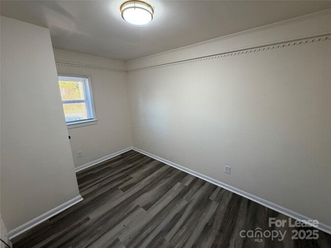 Building Photo - 4132 Blenhein Rd