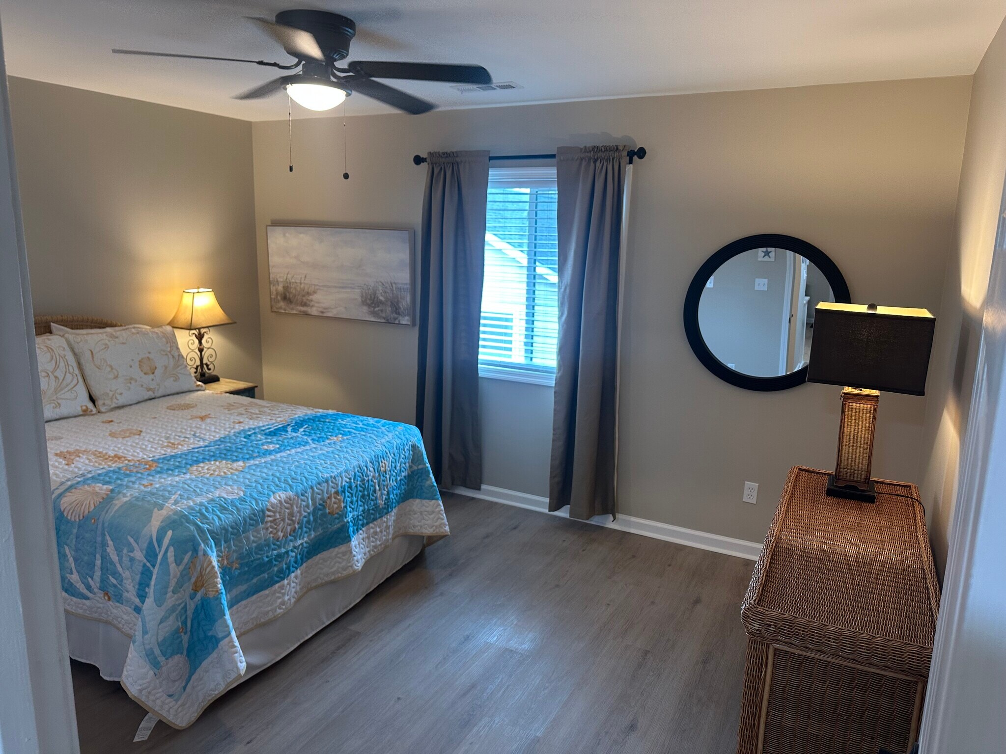 Large bedroom stylishly furnisehed - 603 Wagon Wheel Rd