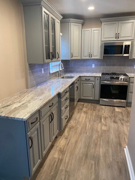 Kitchen - 410 Franklin Ave