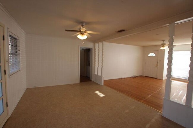 Building Photo - 3 Bed 2 Bath Home Near UT Tyler!
