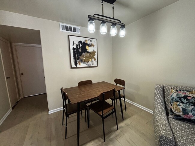 Building Photo - Furnished, Midtown One Bedroom Apartment