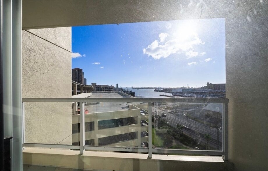 Balcony - 215 N King St