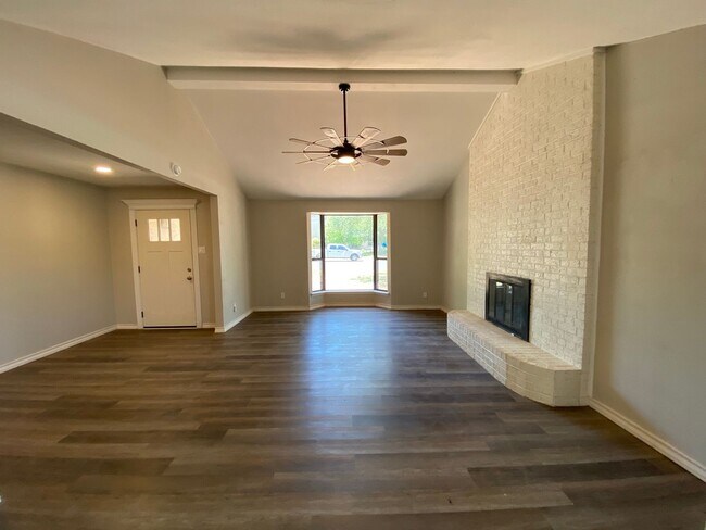 Building Photo - Spacious and Stunning Home with Solar Panels – Your Dream Property AWAITS!