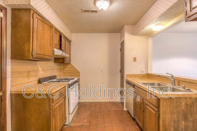 Building Photo - 304 W Quantico St