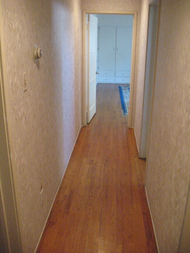 Hallway from other side - 3121 W Wyoming Ave