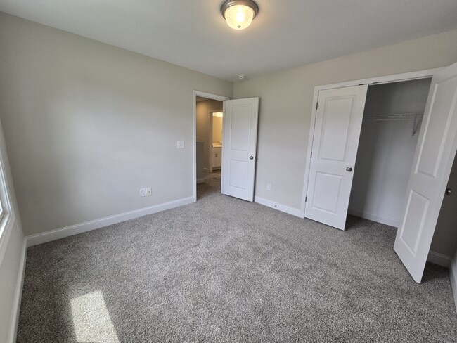 Building Photo - 463 Jackson Pond Dr