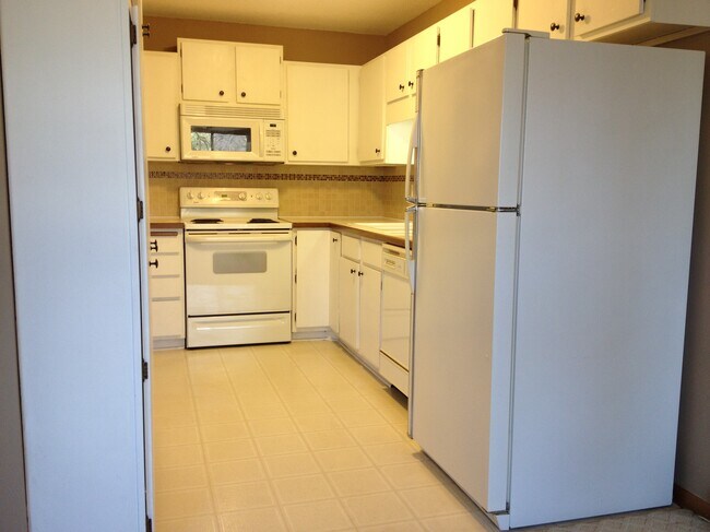 Building Photo - 7601 W 101st St