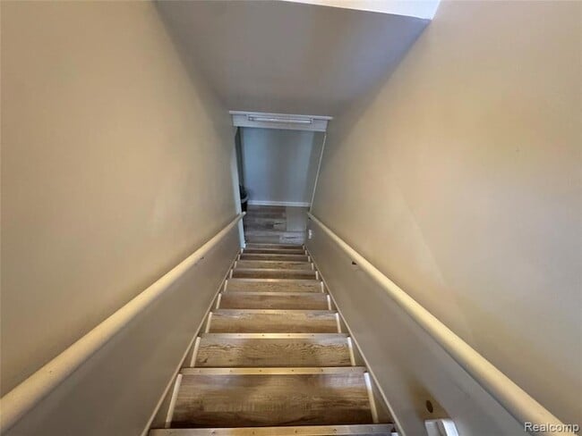 Building Photo - 6 Danvers Ln