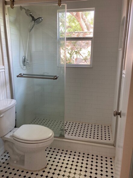 Building Photo - 1139 Bay St NE