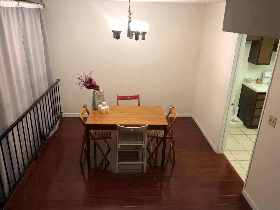 Building Photo - 927 W College St