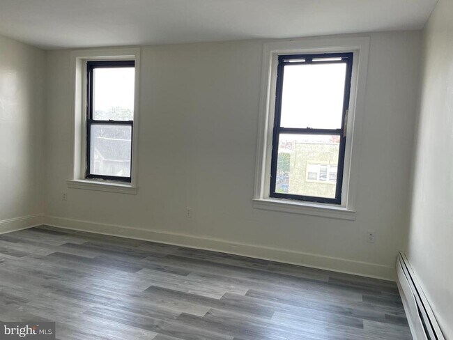 Building Photo - 270 S 52nd St