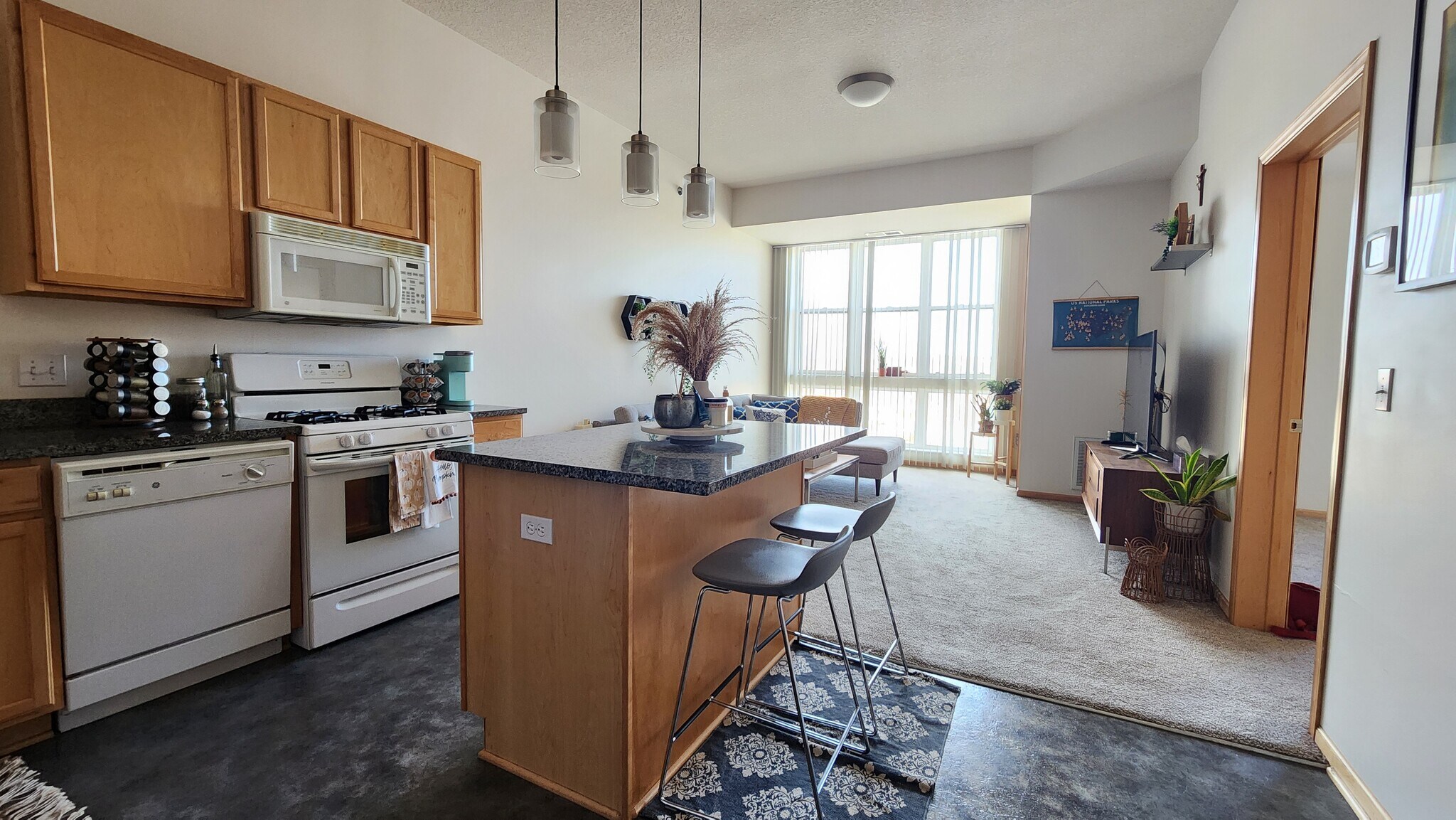 Building Photo - 2650 University Ave W