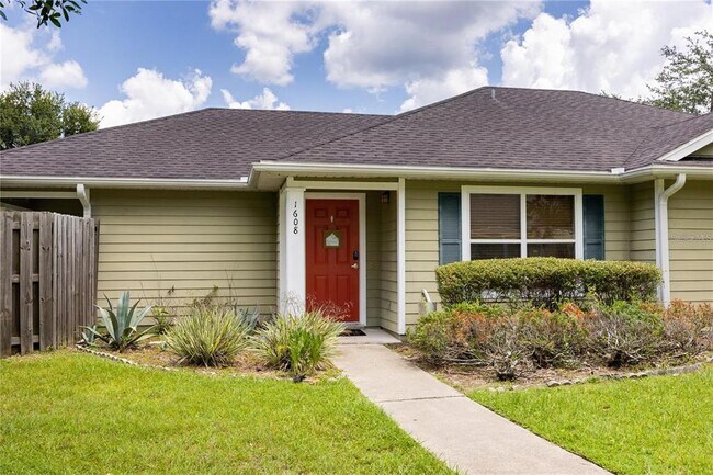 Building Photo - 1608 NE 45th Pl