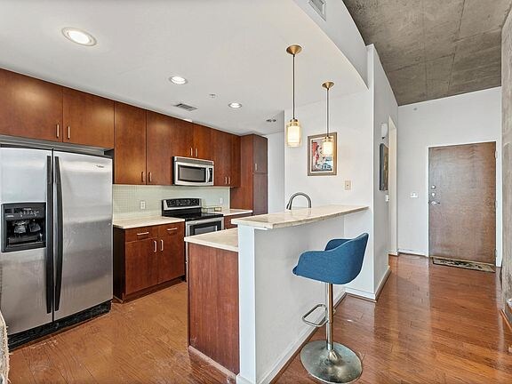 Building Photo - 5925 Almeda Rd