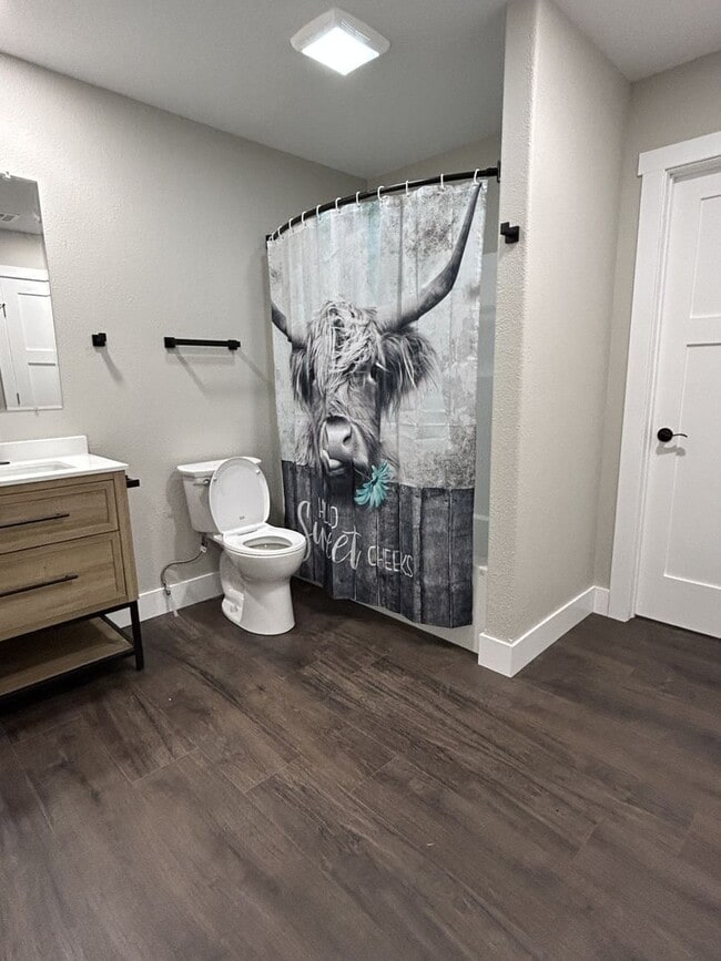 Building Photo - COMING SOON! Stunning 1BR/1BA House on Qui...