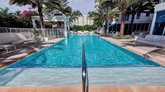 Building Photo - 2831 N Ocean Blvd