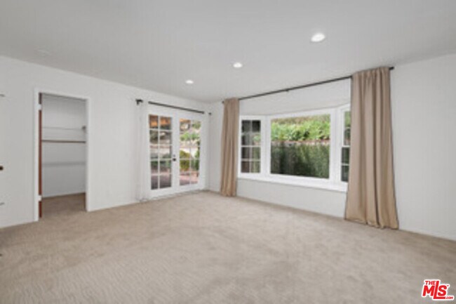Building Photo - 5942 Paseo Cyn Dr