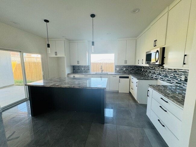 Building Photo - 420 Placido Dr