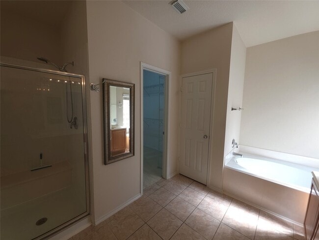 Building Photo - 3027 Providence Oak St