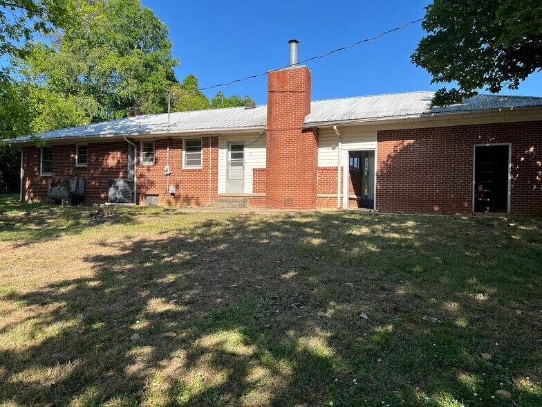 Building Photo - 5675 Old Thomasville Rd