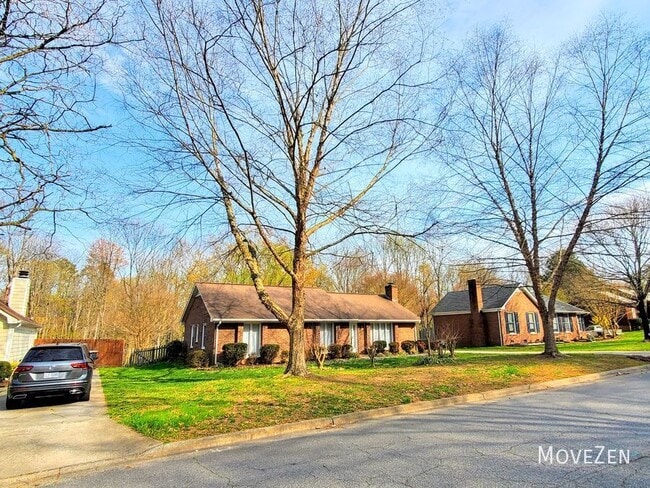 Building Photo - 3004 Bardwell Rd