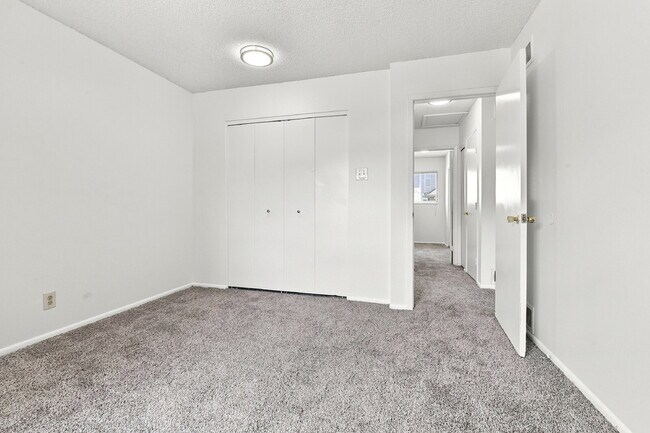Building Photo - $1,445.95, 2 bed, 1 bath located in Denver with Central AC