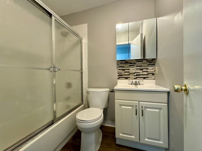 Building Photo - 289 Main Ave