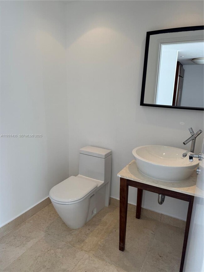 Building Photo - 450 Alton Rd