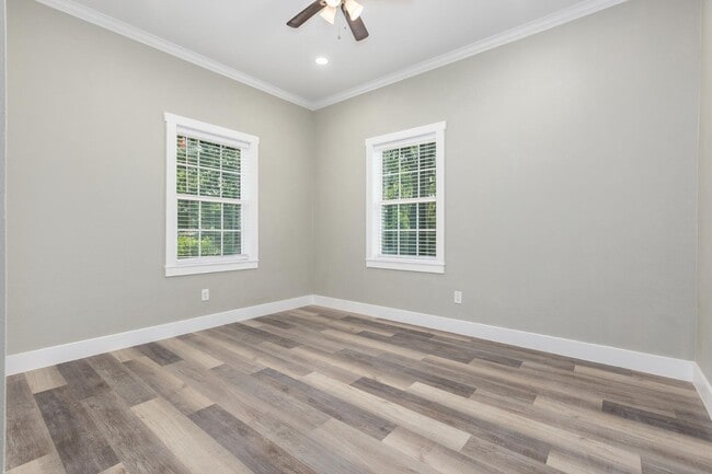 Building Photo - 121 W Kerr Ave