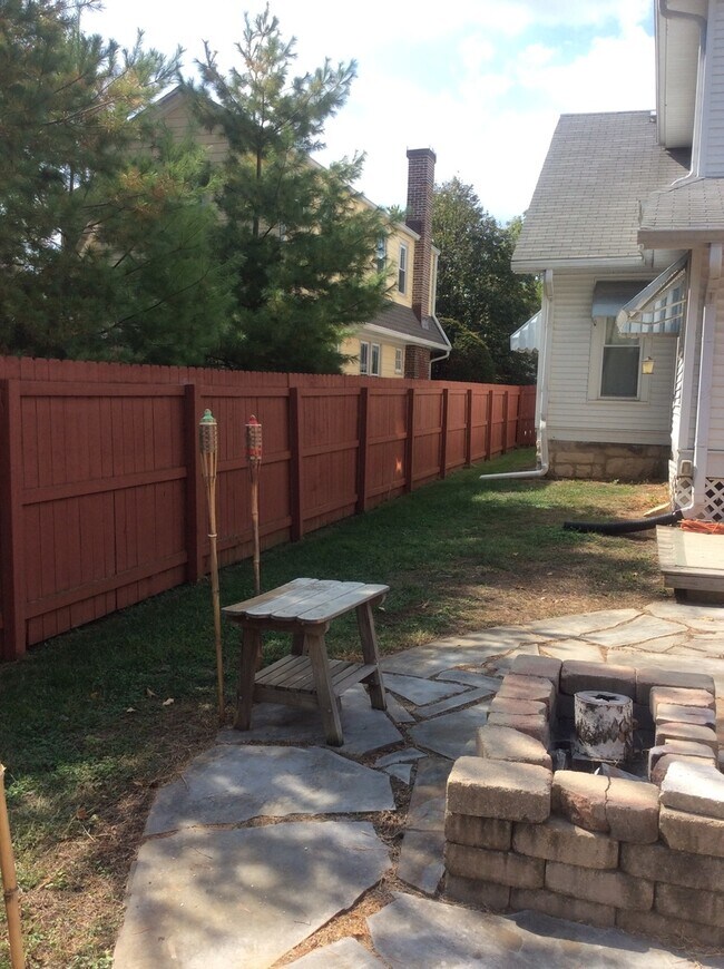 Building Photo - 515 S Fess Ave