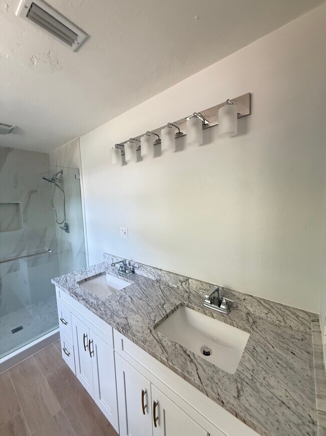 Building Photo - 25356 Pinson Dr