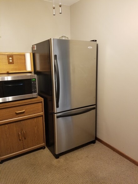 Building Photo - 1728 Middle Rd