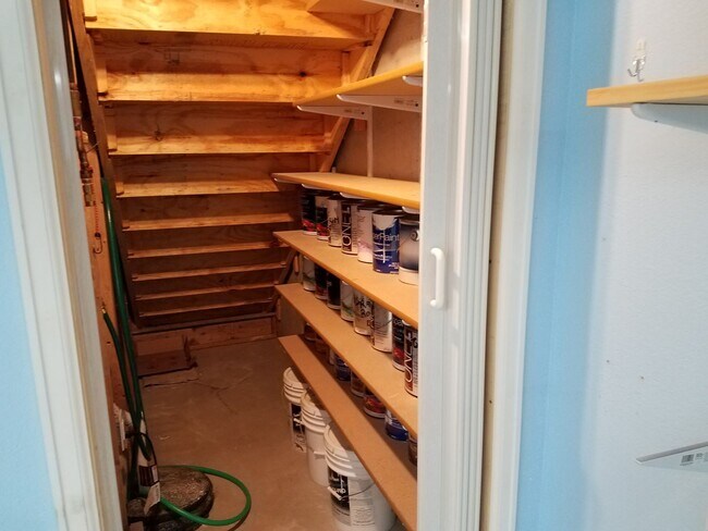 Building Photo - House For Lease