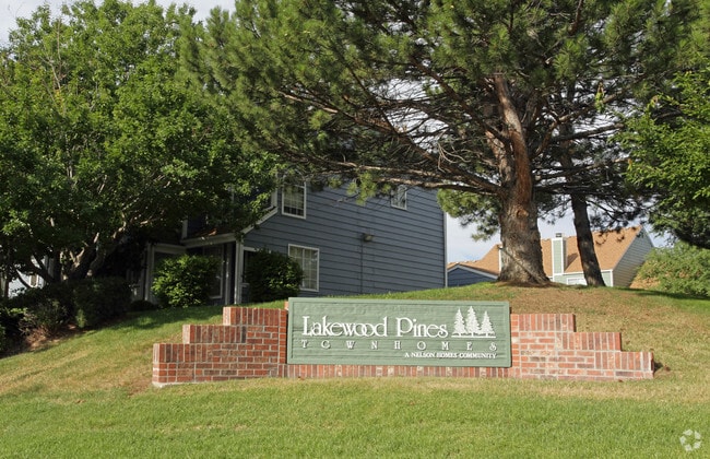 Signage - Lakewood Pines West