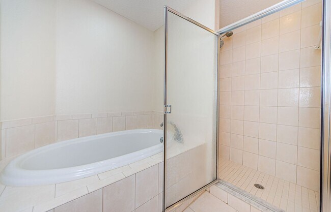 Building Photo - Beautiful 4 bedroom 3 bath townhome