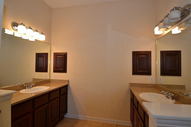 Building Photo - 6606 Cadogan Ct