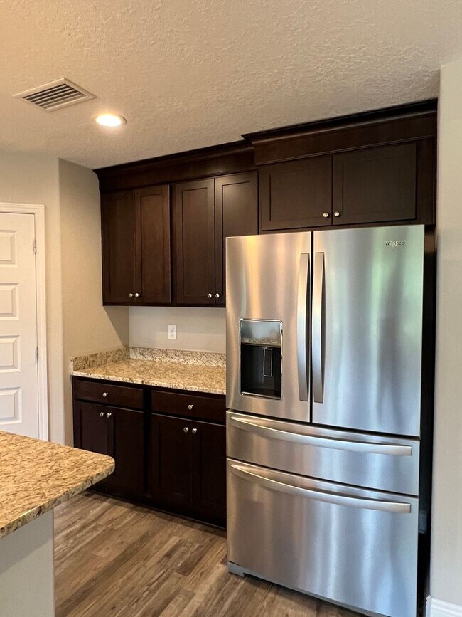 Building Photo - Executive Living