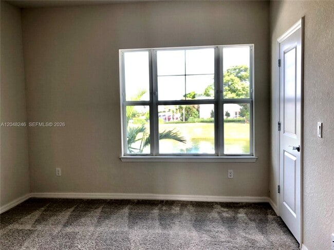 Building Photo - 4984 Greenway Dr