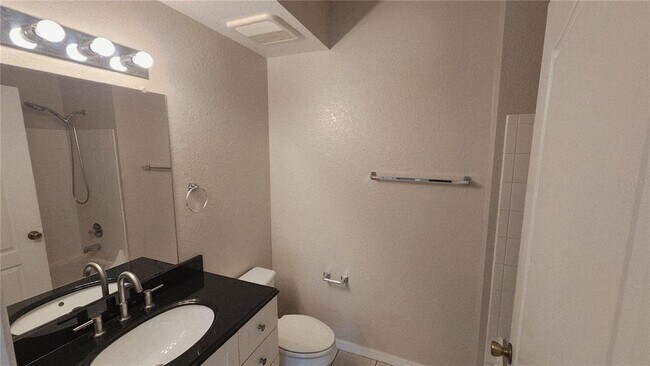 Building Photo - 4122 Central Sarasota Pkwy