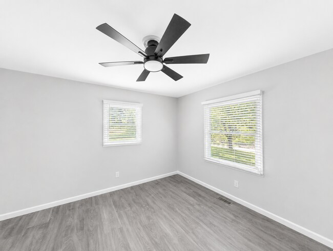 Building Photo - Renovated Candler Rental!