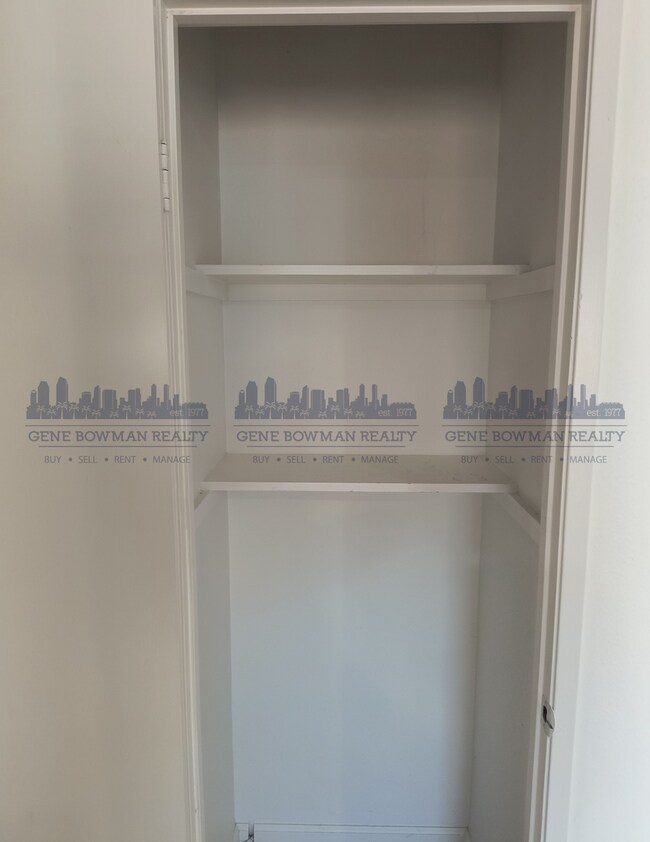 Building Photo - Charming 4-bedroom, 2-bathroom home located in the heart of San Diego